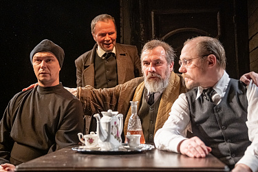 КАРАМАЗОВЫ